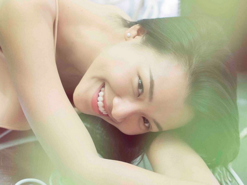 Ngắm mặt mộc đẹp hút hồn của Á hậu Hoàng Oanh
