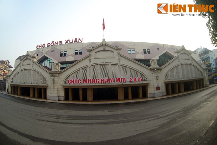 Noi dien ra tran danh ac liet nhat Toan quoc khang chien-Hinh-2 Trân đánh chợ Đồng Xuân nổ ra trong bối cảnh cuộc chiến đấu ở Liên khu I (Đông Bắc Hà Nội, gồm phần lớn quận Hoàn Kiếm hiện nay) đi vào giai đoạn gay go quyết liệt nhất. Đầu tháng 2/1947, quân Pháp được tiếp viện, từ Hải Phòng lên với ý đồ đánh bật các đơn vị của ta ra khỏi các cửa ô và tiêu diệt toàn bộ Trung đoàn Thủ đô.