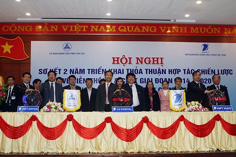 UBND tỉnh Lào Cai và VNPT đã nhấn nút khai trương bộ 3 phần mềm chính quyền điện tử: Hệ thống Cổng thông tin điện tử (TTĐT) - vnPortal; phần mềm Dịch vụ hành chính công(VNPT-iGate) và Phần mềm quản lý văn bản và điều hành (VNPT-iOffice).