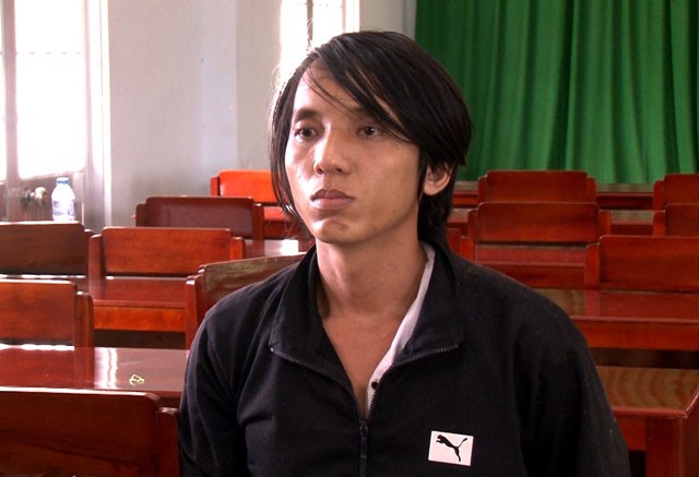 Vĩnh Long: Cảnh sát giao thông khống chế tên cướp giật mang tiền án giết người