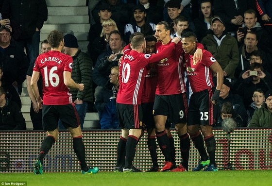 Ibrahimovic lập cú đúp cho Man Utd