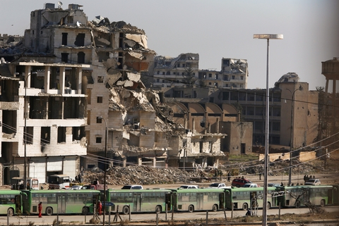 Leo thang trong cuộc chiến ở Syria  Syria có thể là điểm nóng đáng lo ngại thứ hai trên thế giới. Giới phân tích cho rằng, trong khi những thời khắc nguy hiểm nhất đã qua những các lực lượng Nga và Mỹ tiếp tục hoạt động ở rất sát nhau và vì thế rất dễ xảy ra tình trạng một bên giết hại binh sĩ của bên kia và dẫn đến tình trạng trả đũa. Hơn nữa, sự xuất hiện của các nhóm khủng bố, nhóm nổi dậy và nhiều nước khác nhau khiến chiến trường Syria ngày một trở nên phức tạp. Kết quả là nguy cơ xảy ra những hiểu lầm, tính toán sai là rất cao.