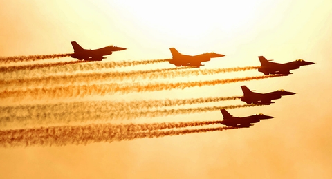Theo hãng tin Yonhap, những chiếc phi cơ chiến đấu F-16 của họ sẽ được trang bị bom tấn công trực diện phối hợp GBU-31JDAM của Mỹ có khả năng phá hủy các cơ sở ngầm dưới lòng đất. Cùng với đó, F-16 cũng sẽ được trang bị các tên lửa không đối không tầm trung AIM-120, giúp chúng có thể hạ gục các máy bay khác ở tầm từ 50 đến 180km.