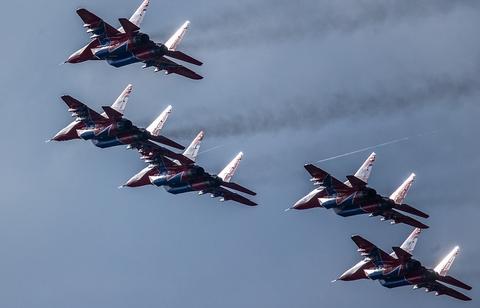 “Chúng tôi đang đàm phán mua 6 máy bay. Như vậy, chúng tôi sẽ có 10 chiếc MiG-29. Điều này đồng nghĩa với việc mức độ an ninh cho các công dân của chúng tôi đã được nâng cao”, hãng tin Tanjug dẫn lời Thủ tướng Serbia Aleksandar Vucic cho biết.  Mặc dù đang tìm cách trở thành một thành viên của Liên minh Châu Âu (EU) nhưng Serbia đang ngày càng ngả về phía đồng minh truyền thống Nga. Trong khi đó, Moscow được cho là đang tìm mọi cách giữ cho Serbia tránh xa phương Tây.