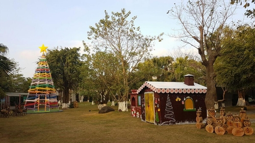 Một không gian Giáng sinh như trong truyện cổ tích.