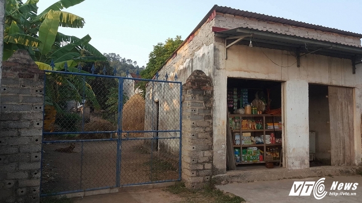 Nhiều ngày qua, gia đình anh S. khóa kín cổng.