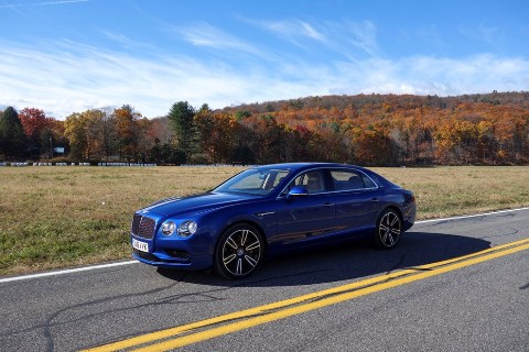 Xe ô tô ấn tượng nhất: Bentley Flying Spur S. Chiếc xe gồm 2 phiên bản V8 S và W12 S có giá lần lượt là 205.000 USD - 244.600 USD.