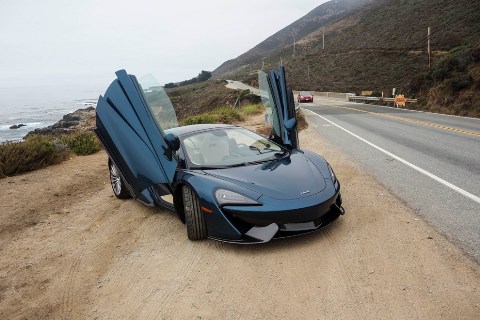 Xe có kết cấu chính xác: McLaren 570GT. Xe sử dụng động cơ V8 3.8L, tăng áp kép, cho công suất 562 mã lực tại 7.500 vòng/phút và mô-men xoắn cực đại 600 Nm, tuy nhiên khả năng tăng tốc từ 0-100 km/h của 570GT chậm hơn 0,2 giây so với 570S. Siêu xe mới của McLaren vẫn có thể đạt vận tốc tối đa 328 km/h. 