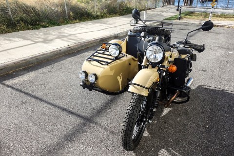  Xe đa dụng: Ural Motorcycle. Đây là mô hình xe được mua bản quyền thương hiệu của công ty thời Liên Xô cách đây 12 năm. Chiếc xe này có giá 17.999 USD. 