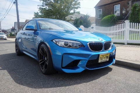 Xe thể thao tốt nhất: BMW M2. Chiếc xe có giá 51.700 USD. Xe sử dụng động cơ 3 lít với 6 xi-lanh thẳng hàng công nghệ M TwinPower Turbo giúp xe đạt công suất 370 mã lực tại 6.500 vòng/phút. 
