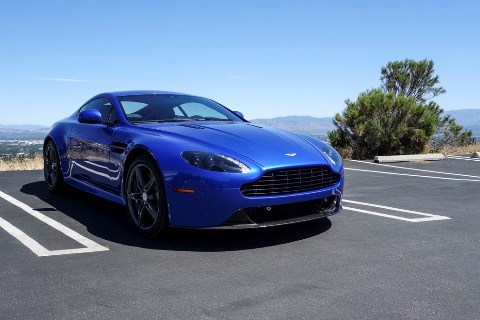 Chiếc xe ô tô cho cảm giác lái thú vị: Aston Martin Vantage GTS. Aston Martin Vantage GTS 2017 được trang bị động cơ V8, dung tích 4,7 lít và hộp số sàn 6 cấp hoặc tự động ly hợp đơn 7 cấp. Động cơ lấy từ Aston Martin V8 Vantage sản sinh công suất tối đa 430 mã lực và mô-men xoắn cực đại 490 Nm.