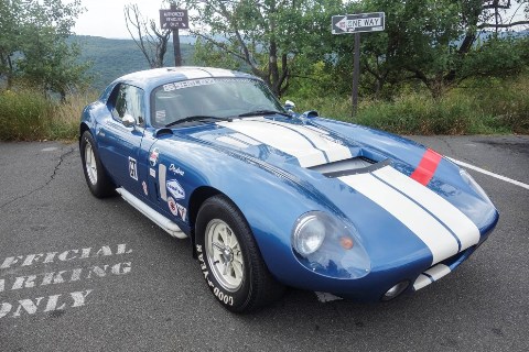 Xe có khả năng giật lùi tốt nhất: Superformance Shelby Coupe. Chiếc xe này có giá khoảng 180.000 USD.