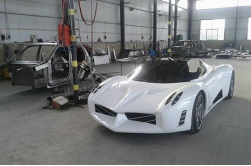 Ngắm siêu xe Pagani Huayra &quot;Tàu&quot; giá cực rẻ