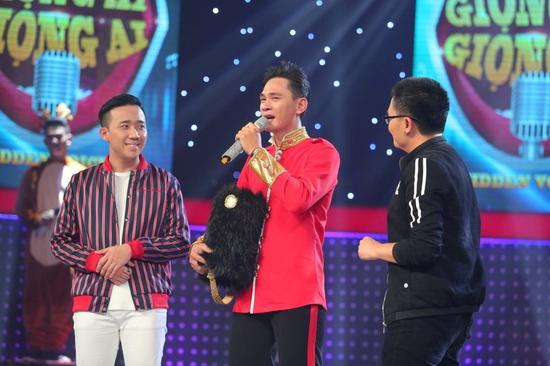 Giọng ca bí ẩn số 7 sở hữu chất giọng hay và giống với “anh Bo” Đan Trường khiến Hương Tràm phải hét lên. Thí sinh còn tiếp tục khiến hai đội chơi “điêu đứng”, tiếc nuối khi thể hiện tiếp một bài hát với chất giọng hệt ca sĩ Đan Trường.