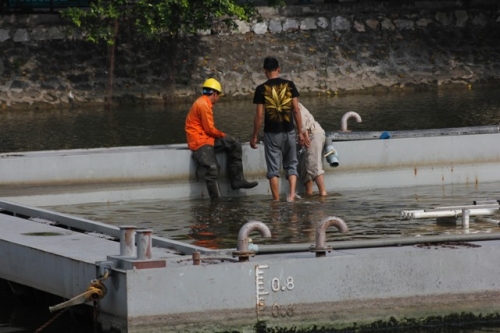 Nguyên nhân dẫn đến công trình này bị tháo dỡ được nhận định do giá trị sử dụng không còn nhiều, vị trí xây dựng công trình nhạc nước không đảm bảo mỹ quan đô thị, người xem giảm. Mỗi khi công trình nhạc nước hoạt động ảnh hưởng đến giao thông, cuộc sống và sinh hoạt của người dân xung quanh.