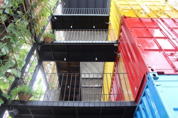 Khách sạn container ở Nha Trang có tên Ccasa Hostel gần đây cũng xuất hiện trên báo kiến trúc ArchDaily của Mỹ với những hình ảnh rất ấn tượng. 