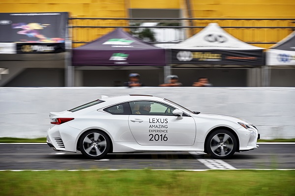 Lexus RC200t tại trường đua HappyLand