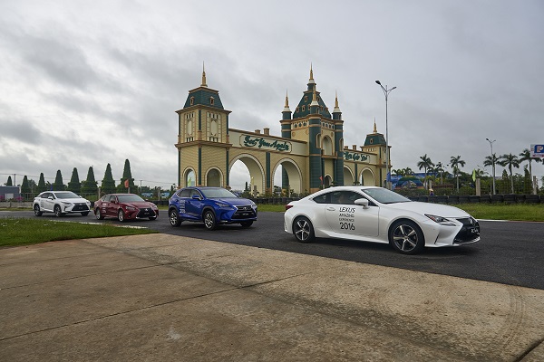  Trải nghiệm on site các mẫu xe Lexus tại trường đua HappyLand