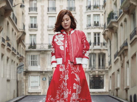 Kim Ha Neul thanh lịch và sang trọng trên 'Marie Claire'