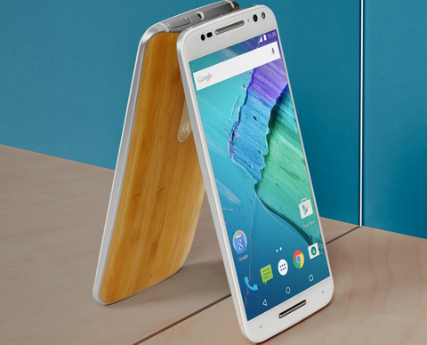 4. Motorola Moto X Style. Trong năm 2016, chiếc smartphone này đã bị điều chỉnh giảm giá khá nhiều lần. Tổng giá trị bị giảm cả năm lên tới gần 6 triệu đồng. Motorola Moto X Style có camera sau 21 MP cho chất lượng điểm ảnh rất tốt, cân bằng trắng ổn. Máy sử dụng vi xử lý 6 nhân Snapdragon 808, 2 nhân 1.8 GHz Cortex A57 và 4 nhân 1.44 GHz Cortex-A53 và RAM 3 GB giúp máy vận hành tốt gần như tất cả ứng dụng nặng. Pin dung lượng 3000 mAh cho thời gian sử dụng khá ổn, gần 1 ngày làm việc, cùng với đó cùng công nghệ sạc nhanh chỉ sau 15 phút sạc được 34% pin giúp bạn tiết kiệm được thời gian hơn.