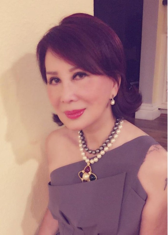  Bà Đặng Tuyết Mai- mẹ đẻ MC Nguyễn Cao Kỳ Duyên là một người đẹp nức tiếng ở Sài Gòn trước năm 1975. Bà vừa mới qua đời tại Mỹ ở tuổi 74.