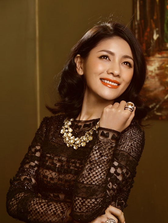  Hồ Khả vai Tô Lục Quân: Là người đơn thuần, nhu nhược. Nhưng sau lộ rõ tham vọng lên làm hoàng hậu, đưa tam a ca làm thái tử. Bị hoàng thượng đạp vào ngực thổ huyết, đau lòng sinh bệnh mà chết.