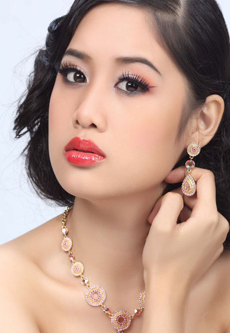 Nguyễn Ngô Hoàng Châu sinh năm 1994, cô gái có đôi mắt