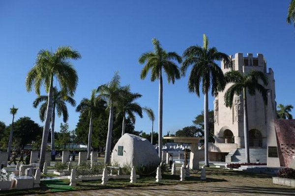 Ngôi mộ bằng đá của lãnh tụ Cuba Fidel Castro Ảnh: Reuters