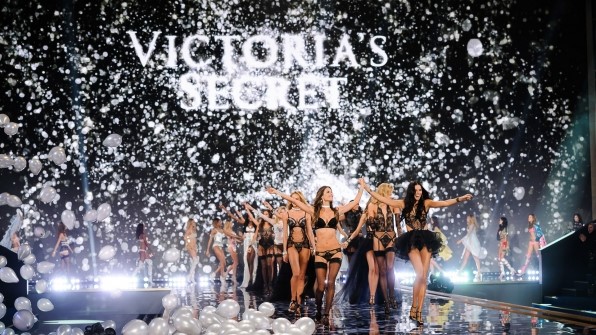 Nhung bi mat dang sau thuong hieu Victoria’s Secret dinh dam hinh anh 9