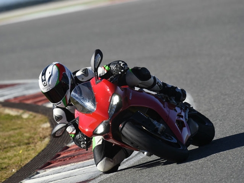 6.  Ducati 1299 Panigale S sở hữu công suất 205 mã lực.