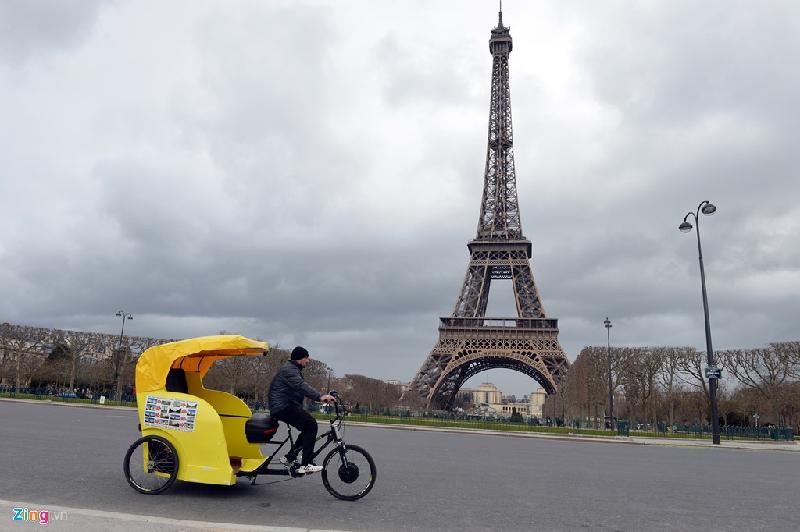 Nằm ở thủ đô Paris, bên cạnh dòng sông Seine êm đềm, tháp Eiffel là công trình biểu tượng của Pháp. Hàng năm, nơi này đón hàng triệu lượt khách từ khắp nơi trên thế giới đổ về. Ảnh: