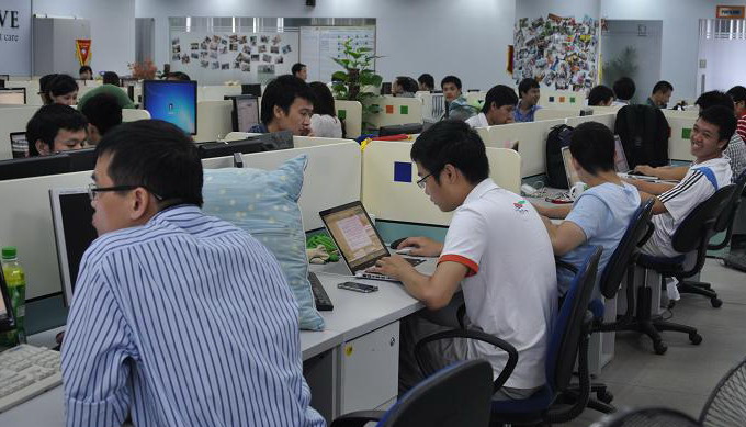  5.    Chuyển hướng mạnh mẽ sang mảng dịch vụ CNTT  Một trong những định hướng phát triển chiến lược của VNPT sau tái cấu trúc chính là các dịch vụ CNTT. Chính vì vậy, trong năm qua VNPT đã có những bước chuẩn bị kỹ lưỡng nguồn lực để thực hiện sự chuyển hướng này.