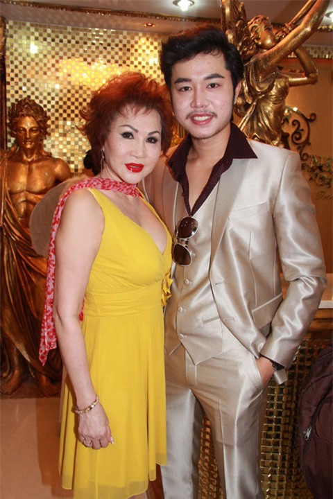 /dataimages/201612/original/nhung-nguoi-tinh-dai-gia-dang-tuoi-cha-m-cua-sao-viet-1843737.jpg