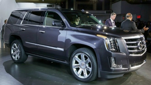 Top 10 SUV 2017 đắt tiền nhất cho nhà giàu hình ảnh 4 Cadillac Escalde là chiếc SUV hạng sang đầy đủ kích cỡ do Cadillac thiết kế và sản xuất. Phiên bản Escalade năm 2017 đã có sẵn hàng ở nhiều quốc gia và là một chiếc SUV có hiệu suất tốt nhất hiện nay. Xe mang phong cách thiết kế cổ điển, sở hữu động cơ V8, dung tích 6.2 lít, cho công suất 420 mã lực.