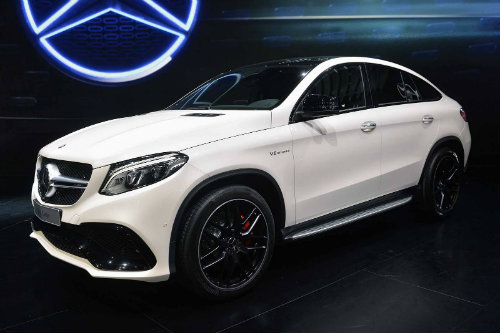 Top 10 SUV 2017 đắt tiền nhất cho nhà giàu hình ảnh 7 Mercedes-Benz M-Class đáp ứng các tiêu chuẩn cao nhất. Riêng phiên bản GLE có khả năng chạy ở bất kỳ loại địa hình nào. Thậm chí với phiên bản GLE 500e còn được trang bị chế độ lai đầu tiên. Với động cơ V8, dung tích 5.5 lít, công suất 518 mã lực, cùng nhiều tính năng hấp dẫn khác, M-Class thực sự là chiếc SUV đáng đồng tiền bát gạo.