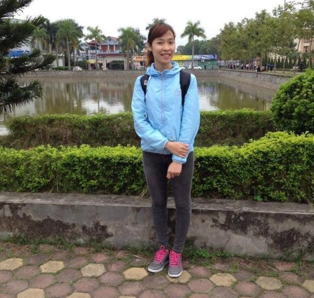 Trước khi mất tích, Hường khoác ao phao như trong ảnh nhưng màu hồng và có khoác balo. Ảnh: 