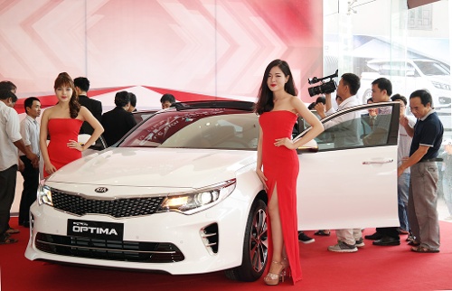 Đắt hàng, Kia vẫn ưu đãi mạnh cuối năm