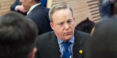Ông Sean Spicer sẽ tạm thời đảm trách công việc này (Ảnh: AP)