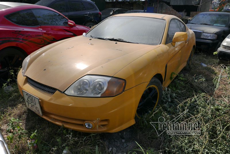 Siêu xe tiền tỷ 'bỏ hoang' nửa năm nay Chiếc xe Toyota TT phiên bản thể thao 2 cửa thuộc dạng hàng hiếm ở Việt Nam đang bị tạm giữ tại đây
