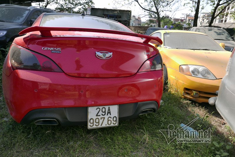 Siêu xe tiền tỷ 'bỏ hoang' nửa năm nay Xe thể thao 2 cửa Hyundai Genesis có giá hơn 1 tỷ đồng lúc ra mắt cũng đang bị giữ tại đây