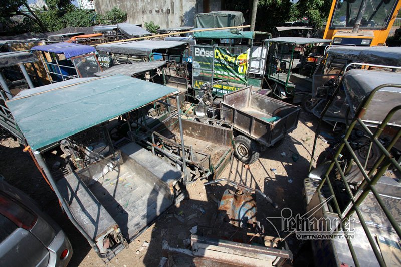 Siêu xe tiền tỷ 'bỏ hoang' nửa năm nay Số lượng xe ba bánh tự chế lớn, chiếm nhiều diện tích đã được bãi xe thuê thêm 1 địa điểm tại khu Đền Lừ - Hà Nội để trông giữ chờ các cơ quan chức năng làm thủ tục thanh lý