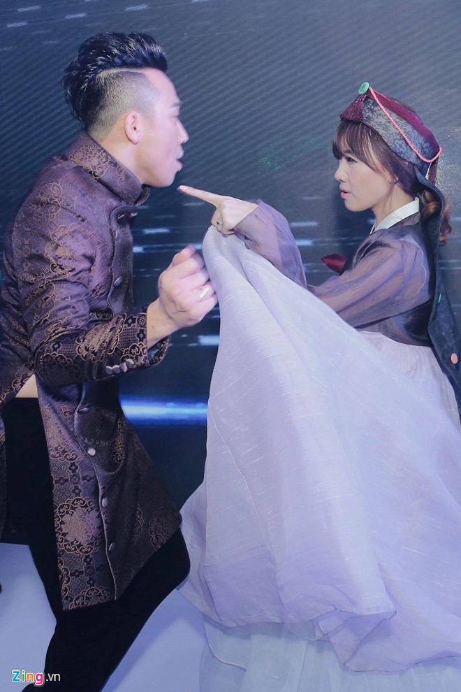 Trấn Thành, Hari nhảy sung cùng Hoài Linh và dàn sao Việt hình ảnh 6 Cô dâu chú rể quậy tưng cùng các khách mời sau khi tiệc tàn.