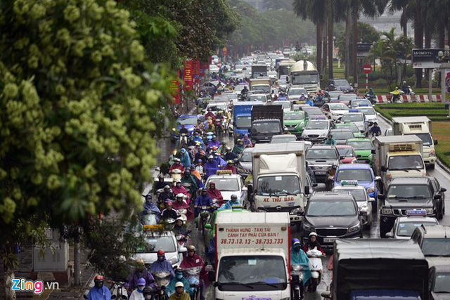 ket-cung-giao-thong-tren-tuyen-buyt-nhanh-brt-1845866.jpg