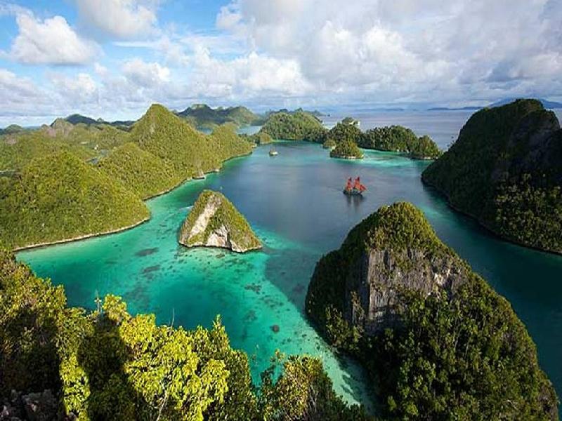 Việt Nam là điểm du lịch giá rẻ của năm 2017 hình ảnh 7 Indonesia là quốc gia có hơn 13.487 hòn đảo, với những bãi biển xanh như ngọc bích và dải cát trắng tinh trải dài tít tắp. Ở đây, mọi chi phí từ khách sạn, giao thông và thực phẩm đều có giá phải chăng. Du khách có thể ở trong một biệt thự tư nhân có hồ bơi nhìn ra cánh đồng lúa tuyệt đẹp với giá chỉ khoảng 50 USD/đêm. Ảnh: Borongaja.