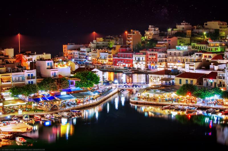 Việt Nam là điểm du lịch giá rẻ của năm 2017 hình ảnh 12 Crete được mệnh danh là kỳ quan trên biển Aegean. Đây là hòn đảo lớn nhất của Hy Lạp, thu hút du khách bởi những làng chài nhỏ đẹp như tranh vẽ và những bãi biển tuyệt đẹp. Ảnh: Villa2be.