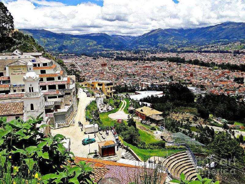 Việt Nam là điểm du lịch giá rẻ của năm 2017 hình ảnh 14 Ecuador nằm ở phía nam của lục địa châu Mỹ, có biên giới giáp Colombia và Peru. Ở đây, du khách có thể thưởng thức các món ăn địa phương như món chuột lang chiên giòn với giá 20 USD và chỉ mất 2,5 USD cho một bó hoa hồng đẹp. Ảnh: Runningtreks.