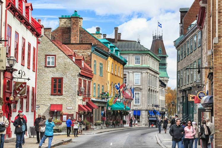 Việt Nam là điểm du lịch giá rẻ của năm 2017 hình ảnh 19 Ở Quebec (Canada), du khách có thể tận hưởng không khí trong lành, thưởng thức nhiều món ngon, tham gia nhiều lễ hội và mua sắm ở các cửa hàng trong thành phố với giá rẻ. Ảnh: Pinterest.