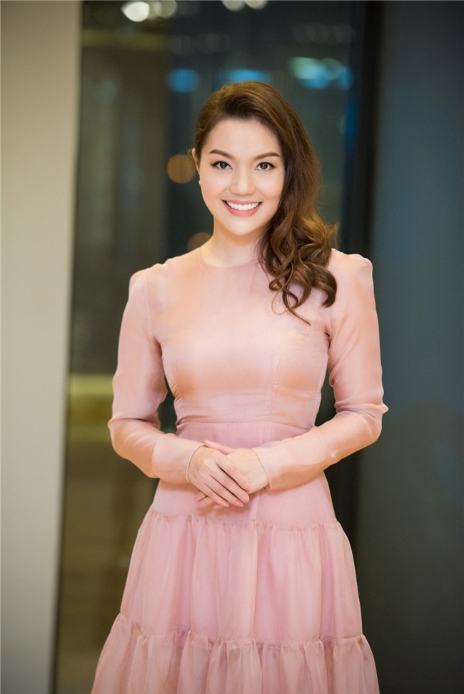 17 ngôi sao tuổi Dậu nổi tiếng nhất showbiz Việt hình ảnh 3 Ngọc Anh Sao mai điểm hẹn sẽ đón năm mới 2017 với nhiều háo hức mong chờ bởi đó chính là năm tuổi Dậu của nữ ca sĩ. Vừa xinh đẹp giỏi giang, Ngọc Anh vừa đưa ra định hướng xây dựng hình ảnh của mình không vướng scandal.