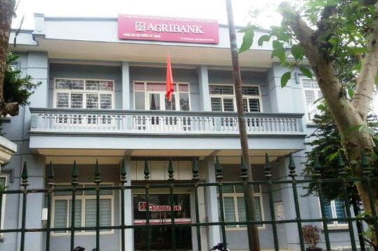 Cán bộ ngân hàng vay tiền tỷ đi khám bệnh rồi mất hút