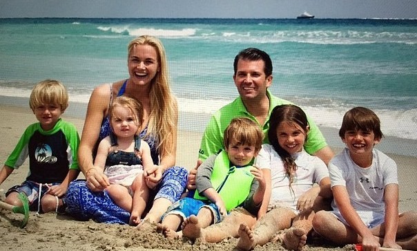 5 quý tử, tiểu thư nhà Tổng thống Donald Trump là ai? hình ảnh 4 Năm 2005, Donald Jr. kết hôn với cựu người mẫu, nhà thiết kế Vanessa Hayden. Sau 11 năm chung sống, họ có 5 thiên thần xinh xắn: Kai, Chloe, Donald III, Tristan và Spencer Trump. Ảnh: Daily Mail.